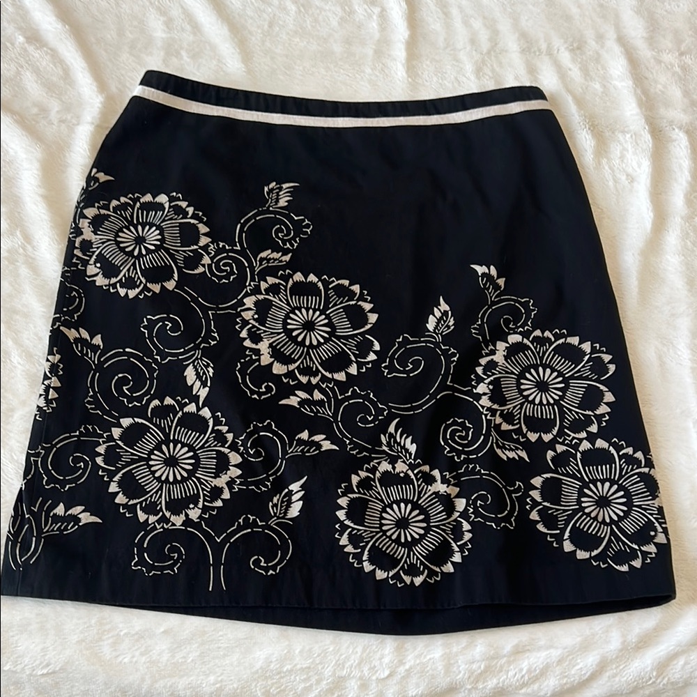 LOFT Black and White Floral A-Line Skirt